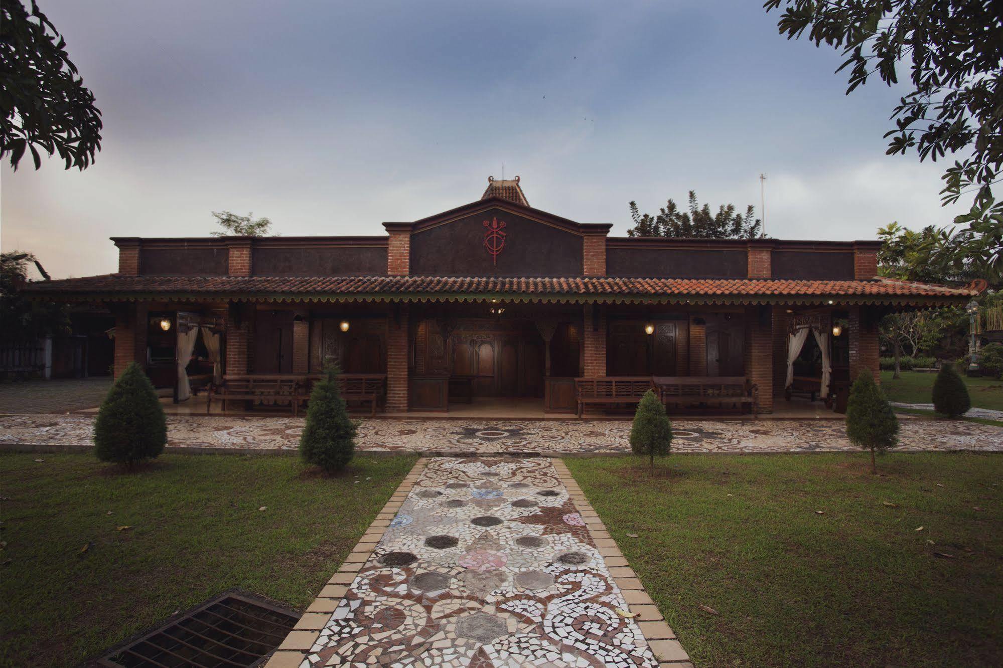Melva Balemong Hotel Ungaran Exterior foto